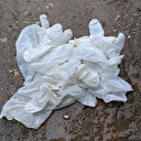 Yerlere atılan tek kullanımlık maske ve eldivenler tehlike saçıyor: Vatandaşlar tepki gösterdi