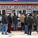Seyahat izin belgesi almaya çalışan vatandaşlar sosyal mesafe tanımadı