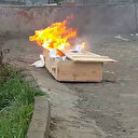 Cenaze defnedildikten sonra tabutu yaktılar