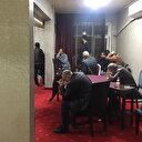 Koronavirüse rağmen 26 kişi kahvehanede yakalandı: Baskın sırasında bazıları depoya saklandı