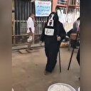 İran’da sokağa çıkma yasağını delenlere  cellat kostümüyle koronavirüs uyarısı