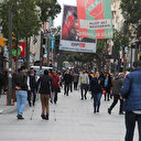 İzmirliler ne yasak dinliyor, ne salgın: 'Evde kal' çağrılarına rağmen sokaklar dolup taştı