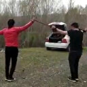 Tarım işçileri sosyal mesafeyi koruyarak halay çekti