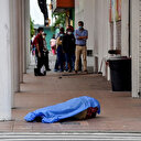 Ekvador'dan dehşet verici görüntüler: Cesetler sokaklarda, tabut yerine karton kutuyla gömüyorlar