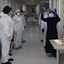 Uşak'ta koronavirüsü yenen biri doktor 5 hasta alkışlarla taburcu edildi