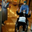Koronavirüsle mücadelede güzel haberler gelmeye devam ediyor: 82 yaşındaki kadın alkışlarla taburcu oldu