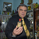 Ofisini ​2 bin 500 şişelik kolonyayla doldurdu