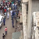 Hindistan'da yasağa uymayan halk polisi sopa ve taşlarla kovaladı