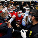 DİSK üyeleri kapatılan Taksim Meydanı'na girmeye kalktı