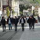 Uyarılara rağmen İstiklal Caddesi yine kalabalık