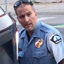 ABD'de George Floyd'un boynuna basarak ölümüne sebep olan polis Chauvin tutuklandı