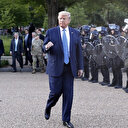 Trump protestoların ortasında Beyaz Saray’dan yürüyerek çıktı