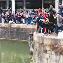 Avrupa’da ırkçı atalara isyan: Avrupa’daki Floyd protestolarında eylemciler heykelleri yıktı ve yaktı