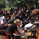 George Floyd protestolarında ilginç destek: Siyahilerin ayaklarını yıkadılar