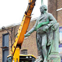 Heykeller kaldırılmaya başlandı: Irkçı mirasın izi heykeller tek tek yıkılıyor