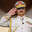 Fransızlar Libya'nın darbeci generali Hafter'e 'siyasi cesaret ödülü' verdi