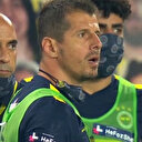 Derbide yedek kulübesindeki Emre Belözoğlu kırmızı kart gördü