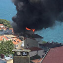 İstanbul Sarıyer'de yalının çatısı alev alev yandı