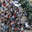 Sosyal mesafesiz koronavirüs test kuyruğu