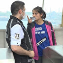 İstanbul'da metroya maskesiz binmek isteyen kadın ortalığı birbirine kattı