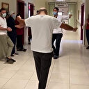 Koronavirüsü yendi çiftetelli oynayarak taburcu oldu