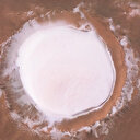 Mars'taki buzla kaplı krater havadan görüntülendi