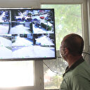 Tarlaya mobese kurdular: Kahvede ekran başında çay keyfiyle hırsız nöbeti tutuyorlar