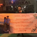 Koronavirüs tedavisi gören kız arkadaşına hastane önünde doğum günü sürprizi