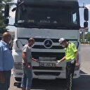 Uyanık sürücü polisten kaçamadı: Radara yakalanmamak için plakayı gizleyen düzenek kurmuş