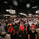 Ayasofya'da yatsı namazı: Vatandaşlar namaz sonrası geceyi Ayasofya Camii'nde geçiriyor