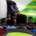 Uçağa kaçak binen kişi yaka paça uçaktan atıldı