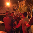 ‘Seni buradan silerim’ diyerek çekim yapan gazetecilere saldırdı