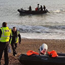 İngiltere'de ırkçılığın bu kadarı: Bir göçmen sahile ayak basar basmaz saldırıya uğradı