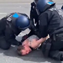 Almanya bu görüntüleri konuşuyor: Kadın protestocuyu yere yatırıp yumruk attılar