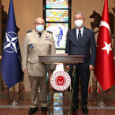 Ankara'da kritik görüşme: Bakan Akar, NATO Askeri Komite Başkanı Peach ile görüştü