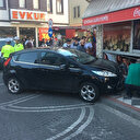 Fren yerine gaza basan sürücü iş yerine daldı: 1 yaralı