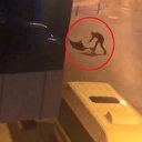 Yaşlı adama öldüresiye dayak kamerada: Tekme atıp yumruk vurup kemerle saldırdı