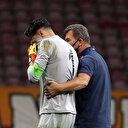 Gaziantep FK kalecisi Günay Güvenç gözyaşlarını tutamadı