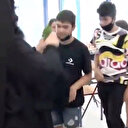 Yunanistan'da okullar açıldı: Pandemiye rağmen öğrenciler aynı haçı öptü