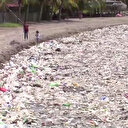 Çöp tsunamisi: Plastik yığınları karaya vurdu