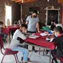 Ağrılı vatandaştan örnek davranış: Çay ocağını kapatıp eğitim yuvasına dönüştürdü, en çok soru çözene playstation ödülü