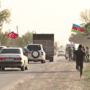 Azerbaycanlılar Azerbaycan ve Türk bayraklarıyla askere desteğini gösterdi