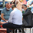 Sokağa inen validen uyarı: Masa tabure sohbetlerinde virüs yayılıyor