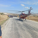 Afyonkarahisar'da ambulans helikopter kazada ağır yaralanan kişi için karayoluna indi