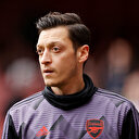 Mesut Özil, Arsenal'in Premier Lig kadrosunda yer almadı