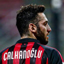 Milan'ın yıldızı Hakan Çalhanoğlu idman sahasını koltuk değnekleriyle terk etti