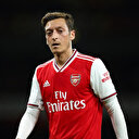 Arsenal'da kadroya alınmayan Mesut Özil sessizliğini bozdu