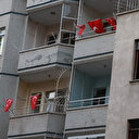 İskenderun'da patlamanın yaşandığı caddede teröre ‘Türk bayraklı’ tepki