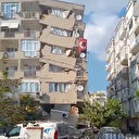 İzmir'de bir kısmı çöken binalar görüntülendi