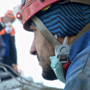 Arama kurtarma personeli enkaz alanında gözyaşlarını tutamadı